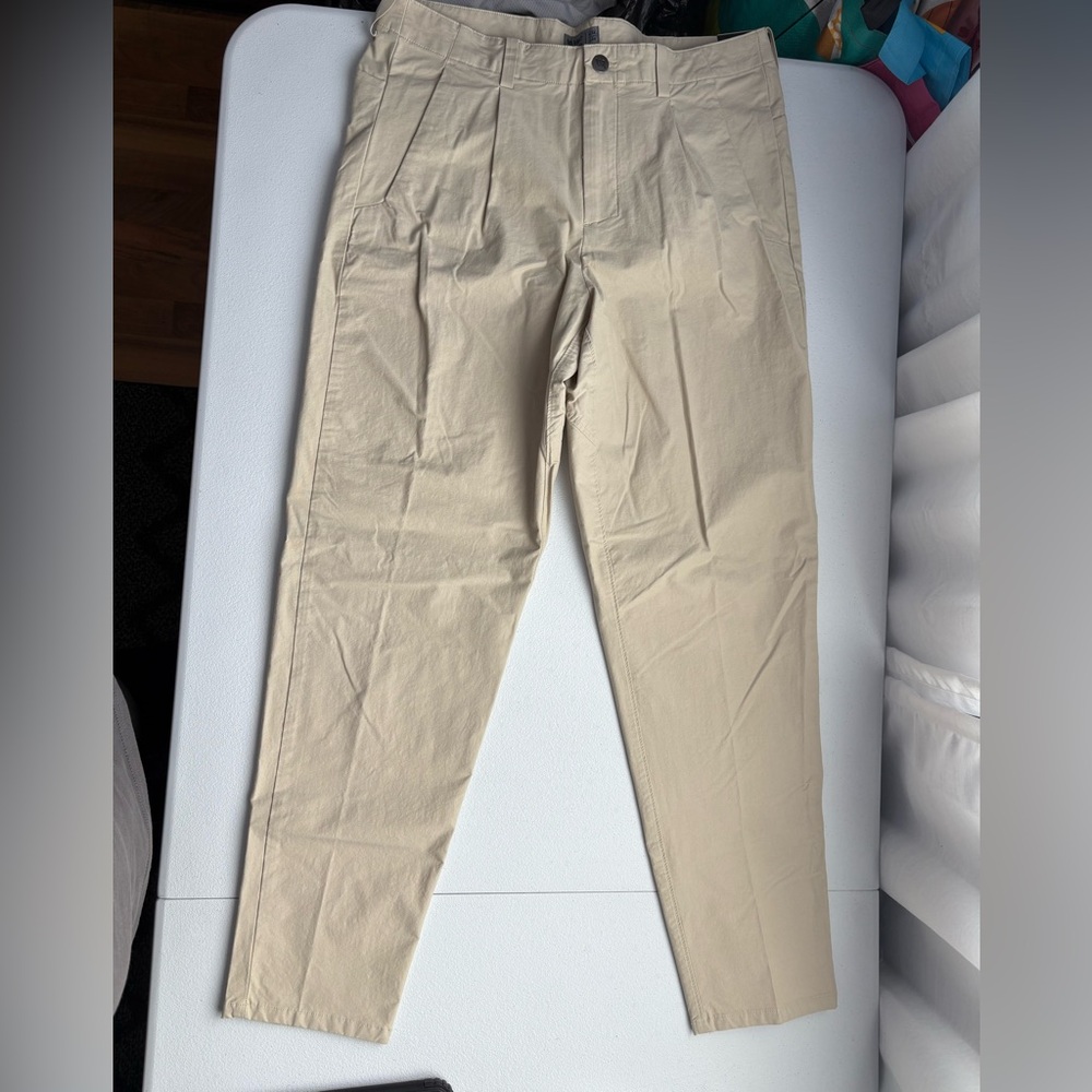 Men's Beige VRST Athletic Tapered Pant